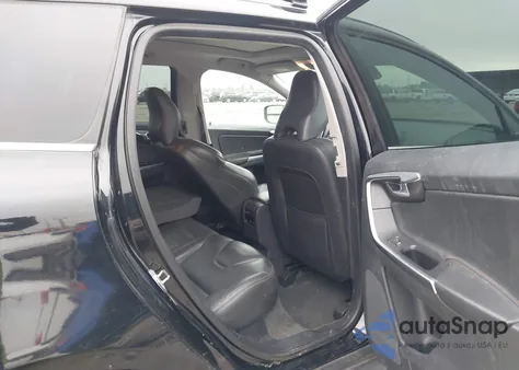 2017 Volvo Xc60 T5 Dynamic z USA, uszkodzony, nr VIN YV440MRR3H2081356